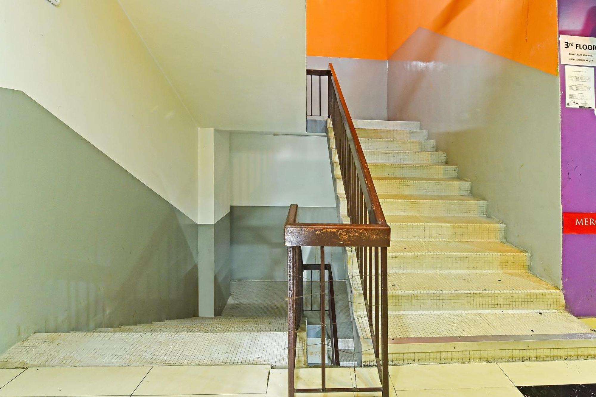 สปอต ออน 90138 โฮเต็ล เอลวาร์ดา คลซิตี้ Hotel กัวลาลัมเปอร์ ภายนอก รูปภาพ